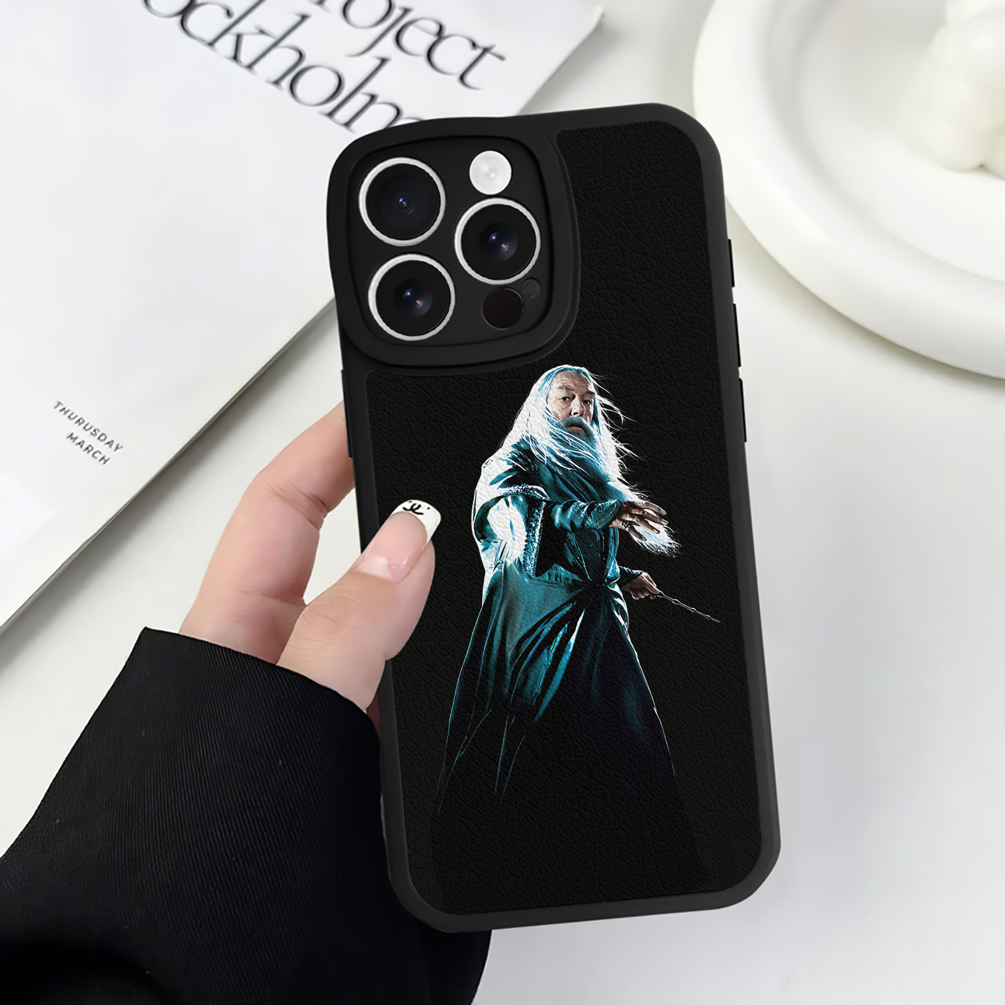 （画像用） Harry Potter ハリー・ポッターシリーズ 【iPhone 16シリーズ対応】シリコンスマホケース（レザー調） 材質：シリコン